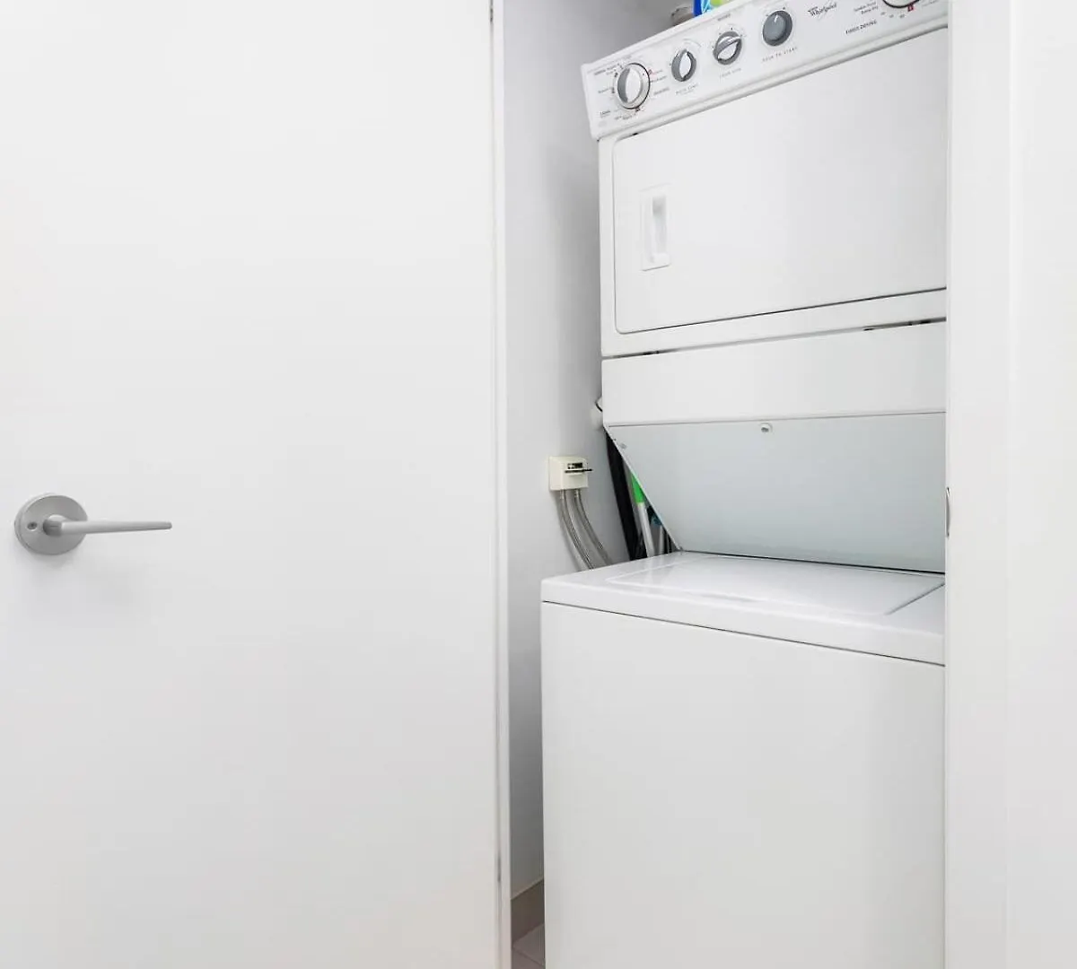 Convenient 1Br Walk To Cn Tower Or Lake Toronto Apartamento