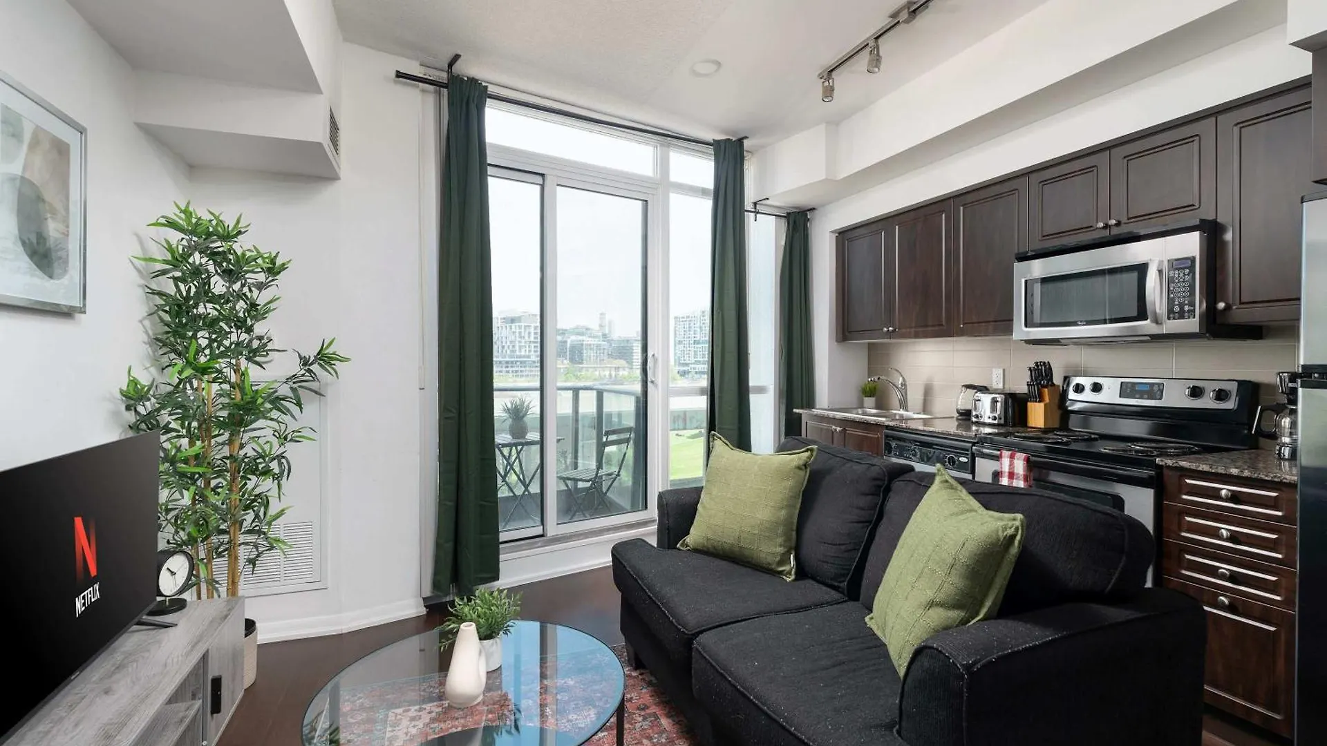 Convenient 1Br Walk To Cn Tower Or Lake Toronto 0*,  Canadá