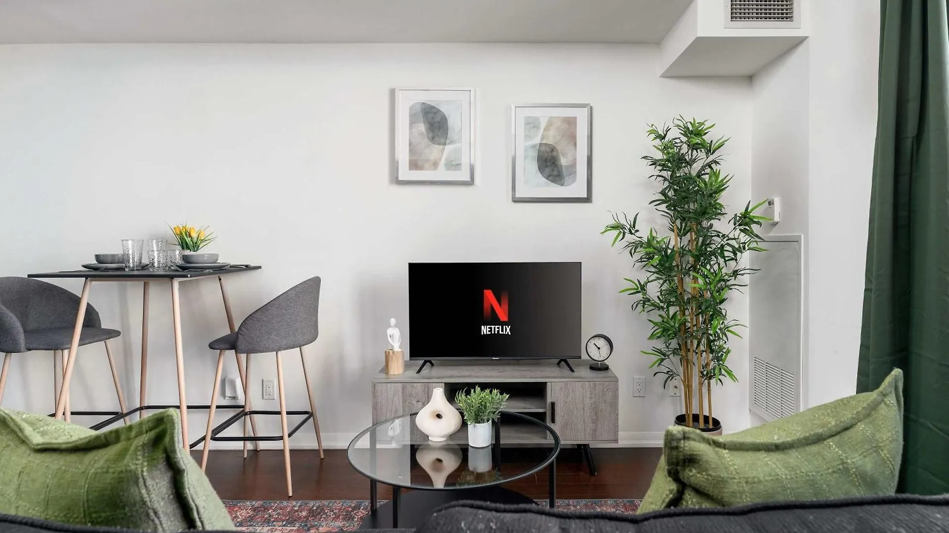 Convenient 1Br Walk To Cn Tower Or Lake Toronto 0*,