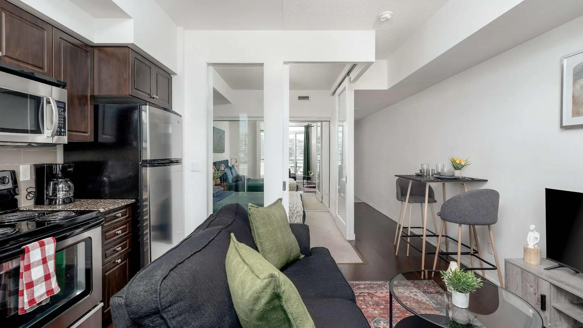 Convenient 1Br Walk To Cn Tower Or Lake Toronto