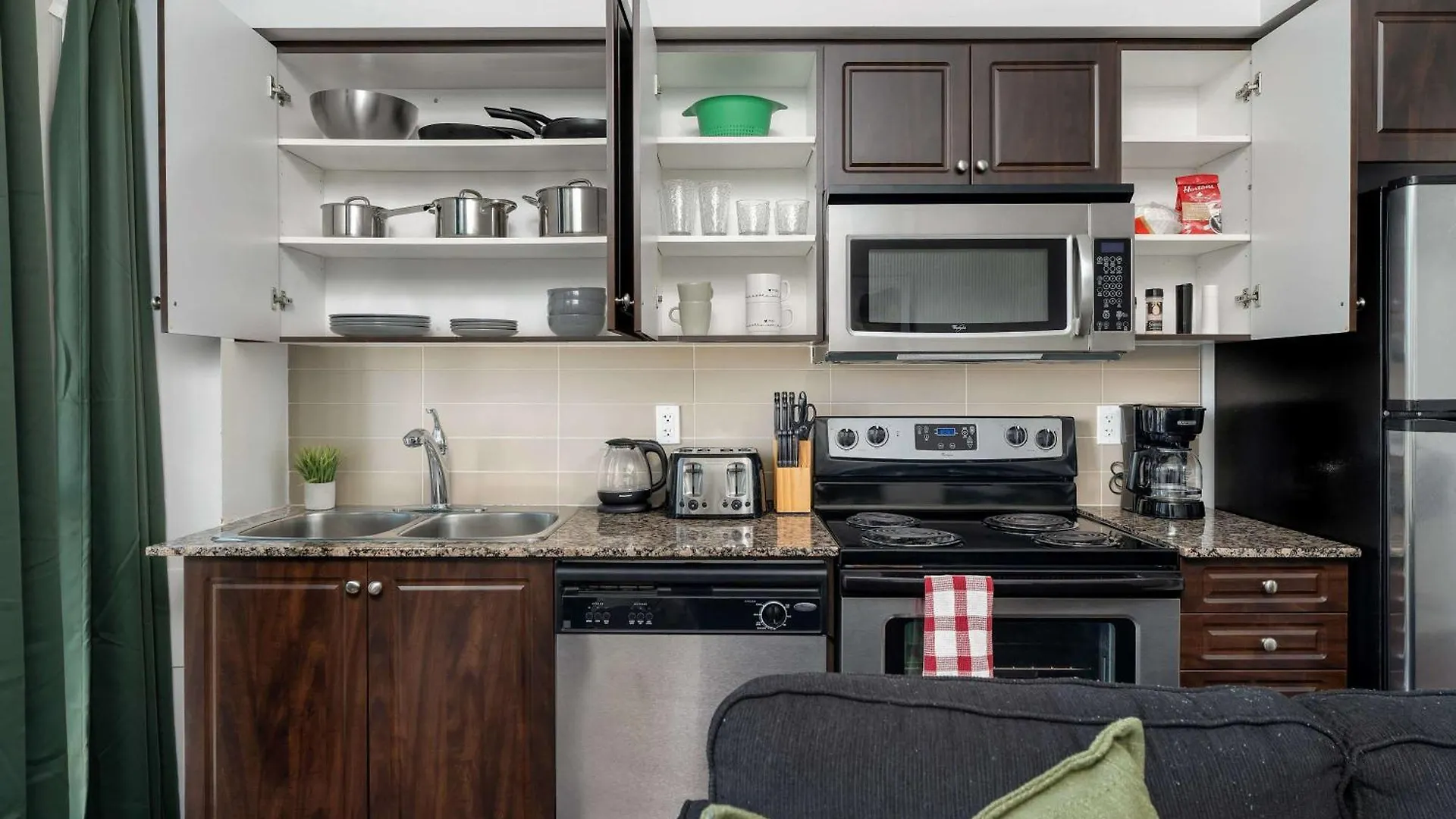 Convenient 1Br Walk To Cn Tower Or Lake Toronto